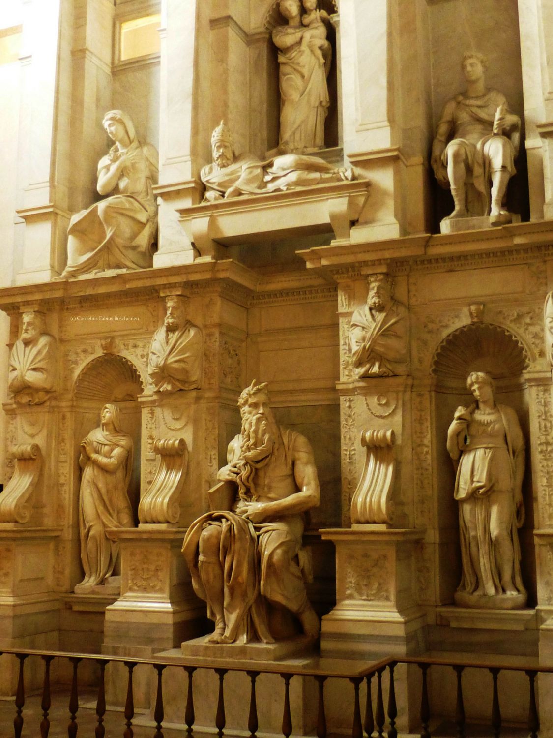 Das überwältigende Juliusgrabmal in der San Pietro in Vincoli in Rom.