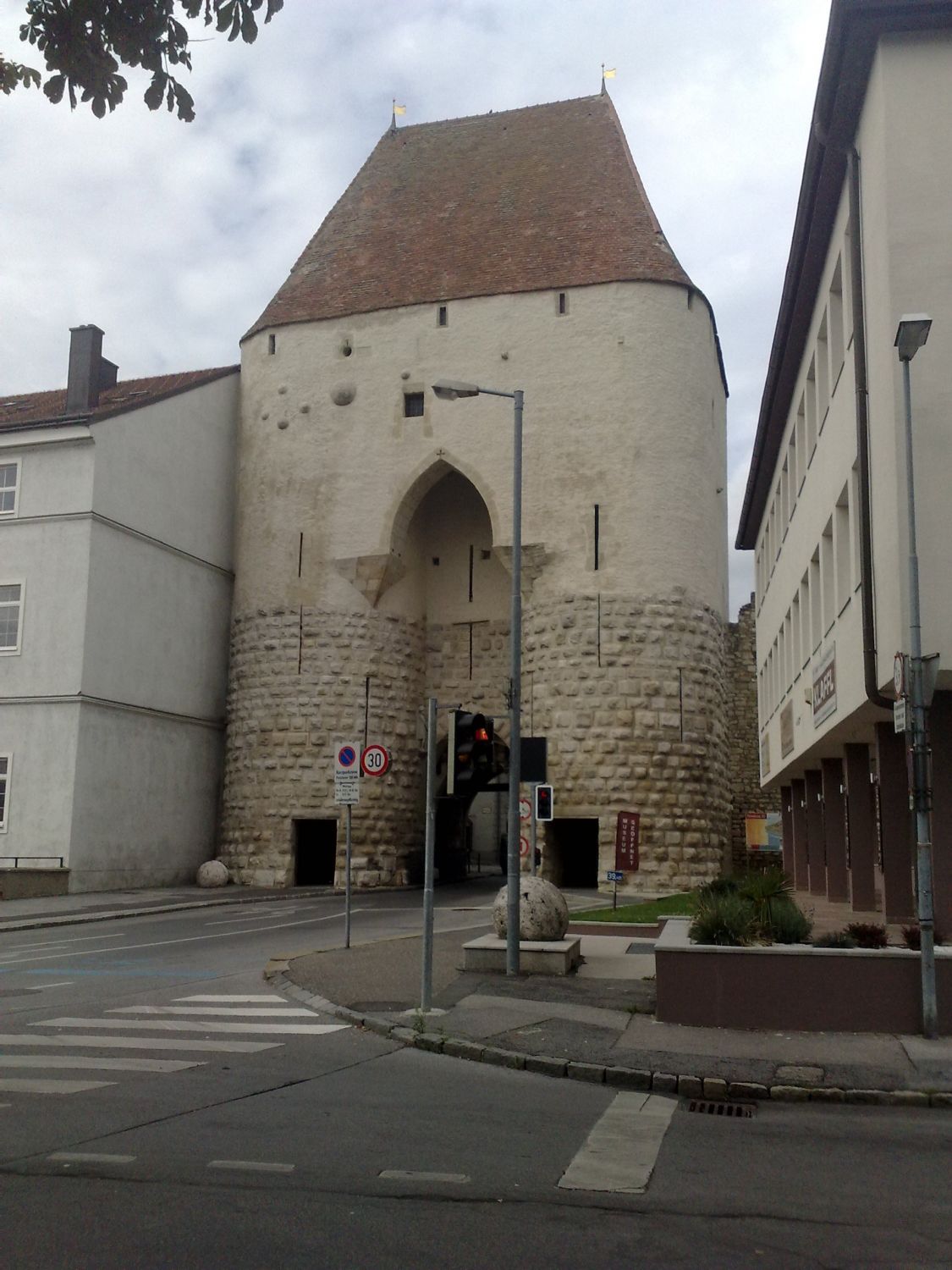 Das berühmte "Wiener Tor" von Hainburg (NÖ.)