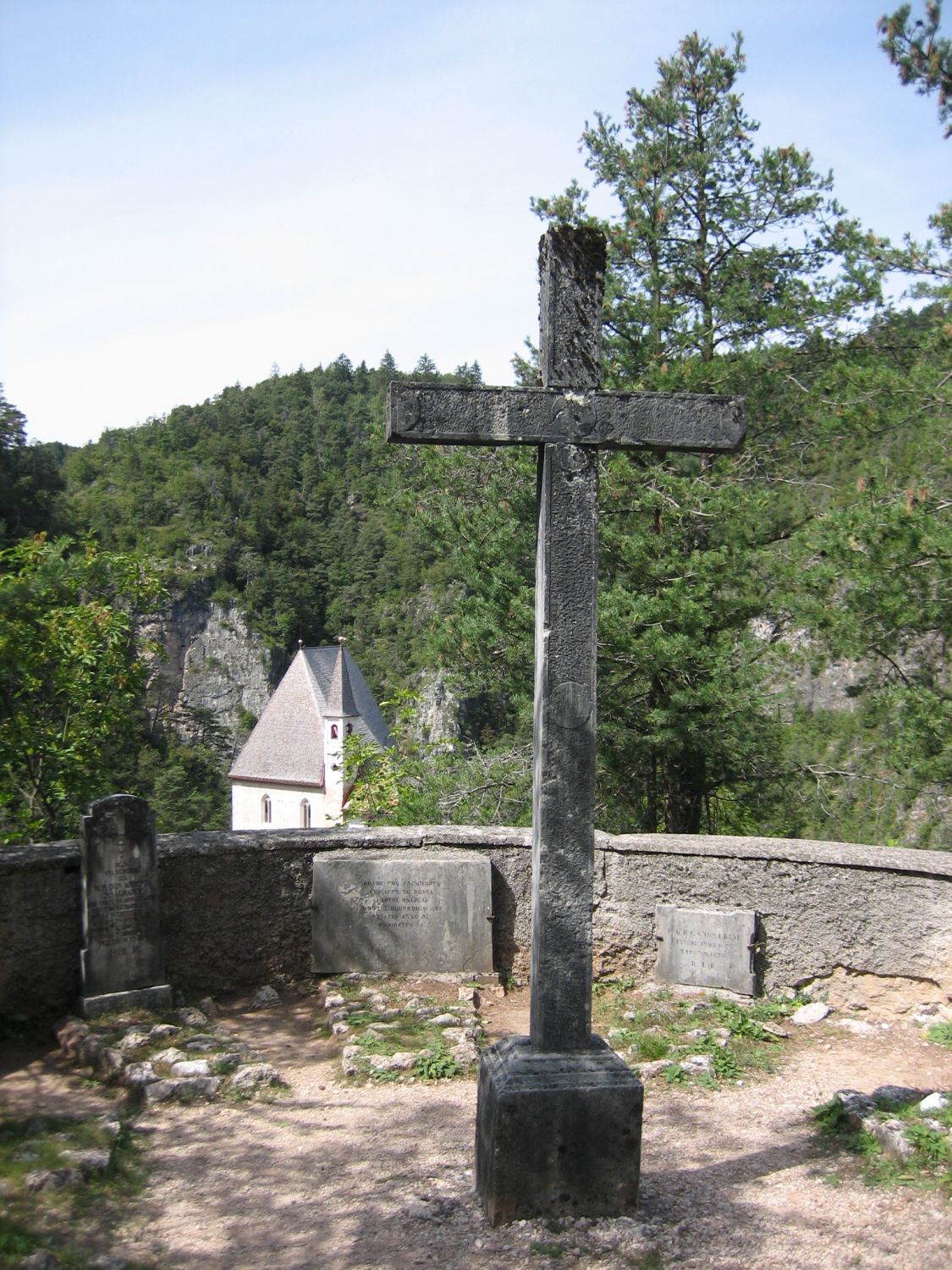 Das Friedhofskreuz  von San Romedio