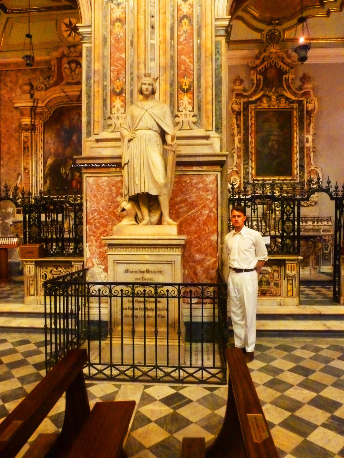 Denkmal und Ruhestätte für Konrad in der Santa Maria del Carmine.