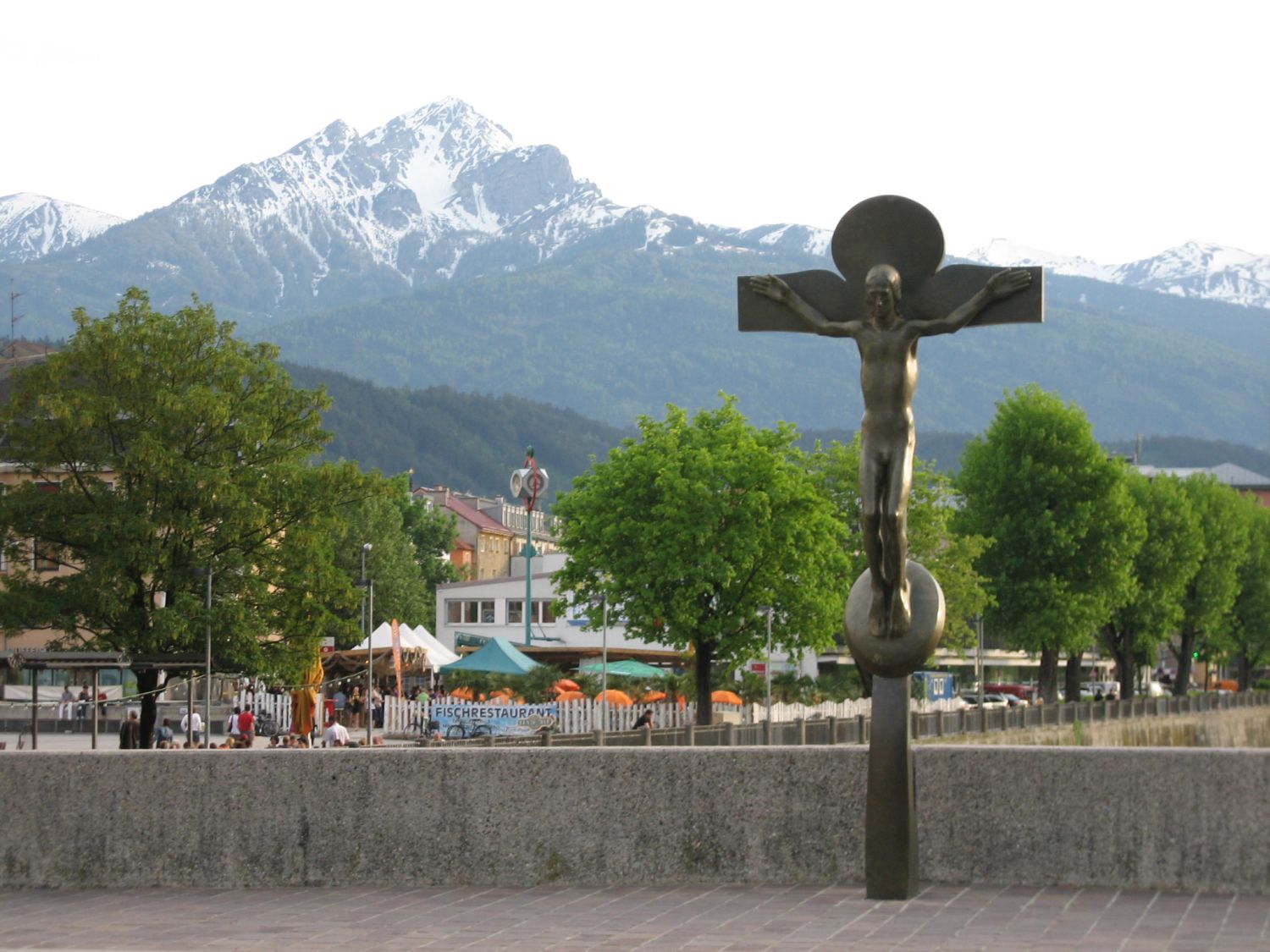 Der nackte Christus an der Innbrücke