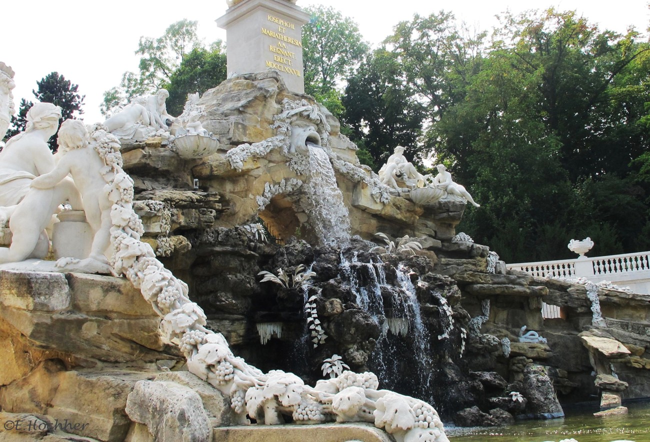 Der Obeliskbrunnen - Detail, Schönbrunner Schlossgarten in Wien