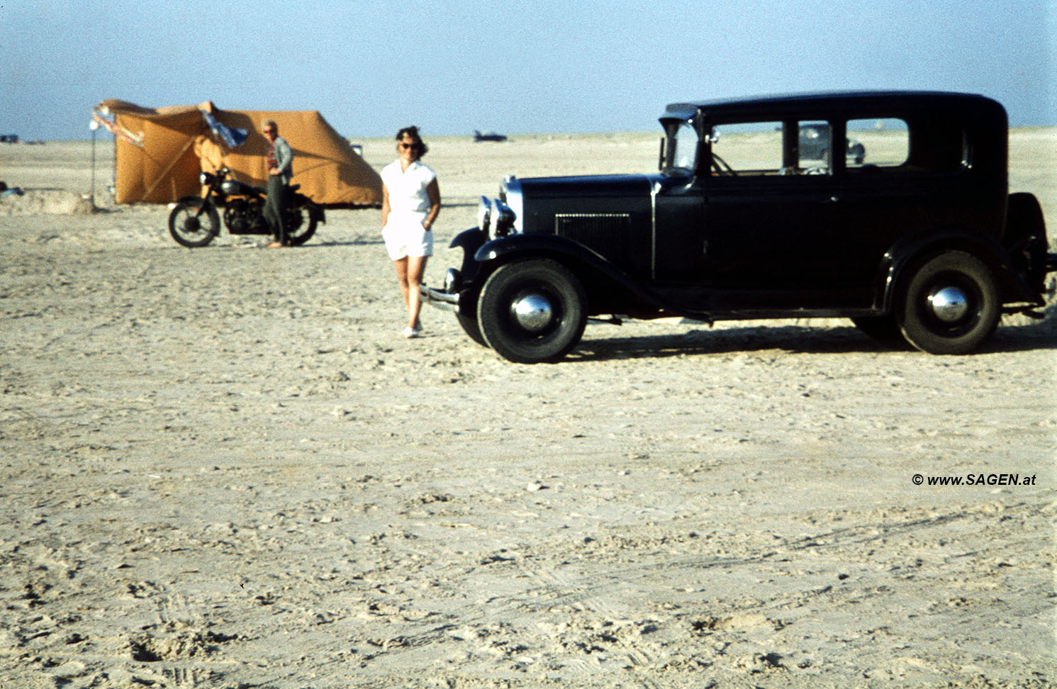 Der Oldtimer in der Wüste