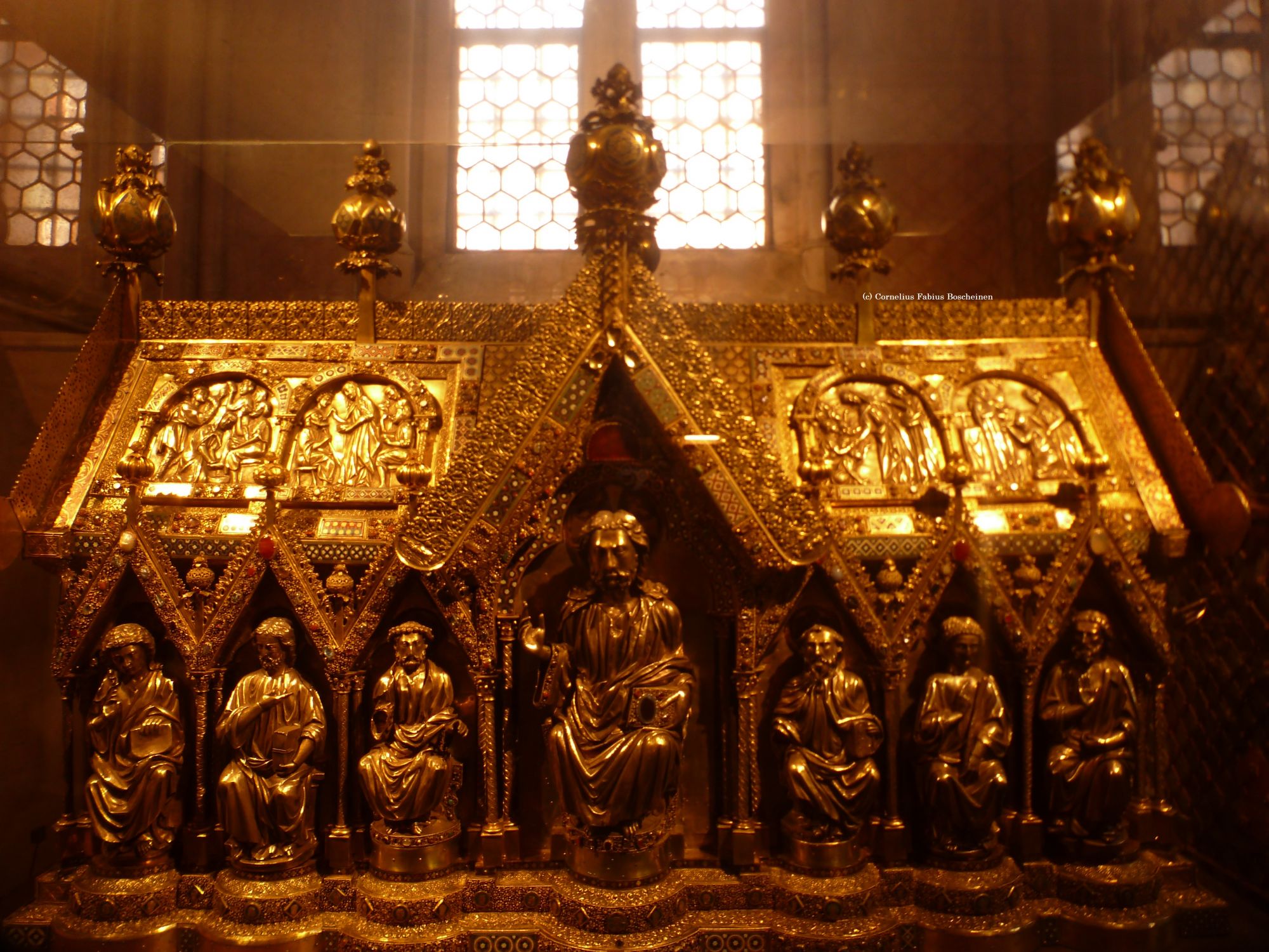 Der sagenhafte Elisabethschrein in der gotischen Elisabethkirche in Marburg