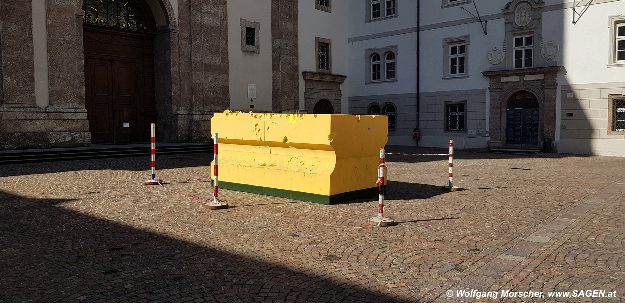 Der Schwamm vor der Jesuitenkirche