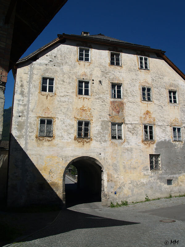 Der Turm an der Innbrücke in Pfunds