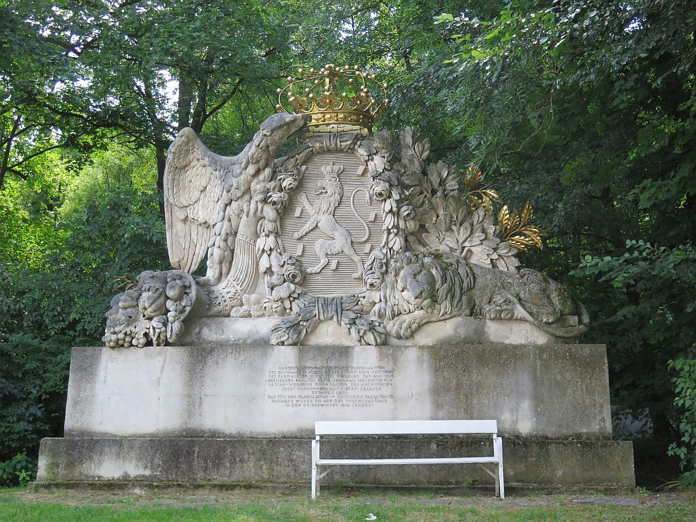 Der Wappenstein der ehemaligen Weilburg in Baden