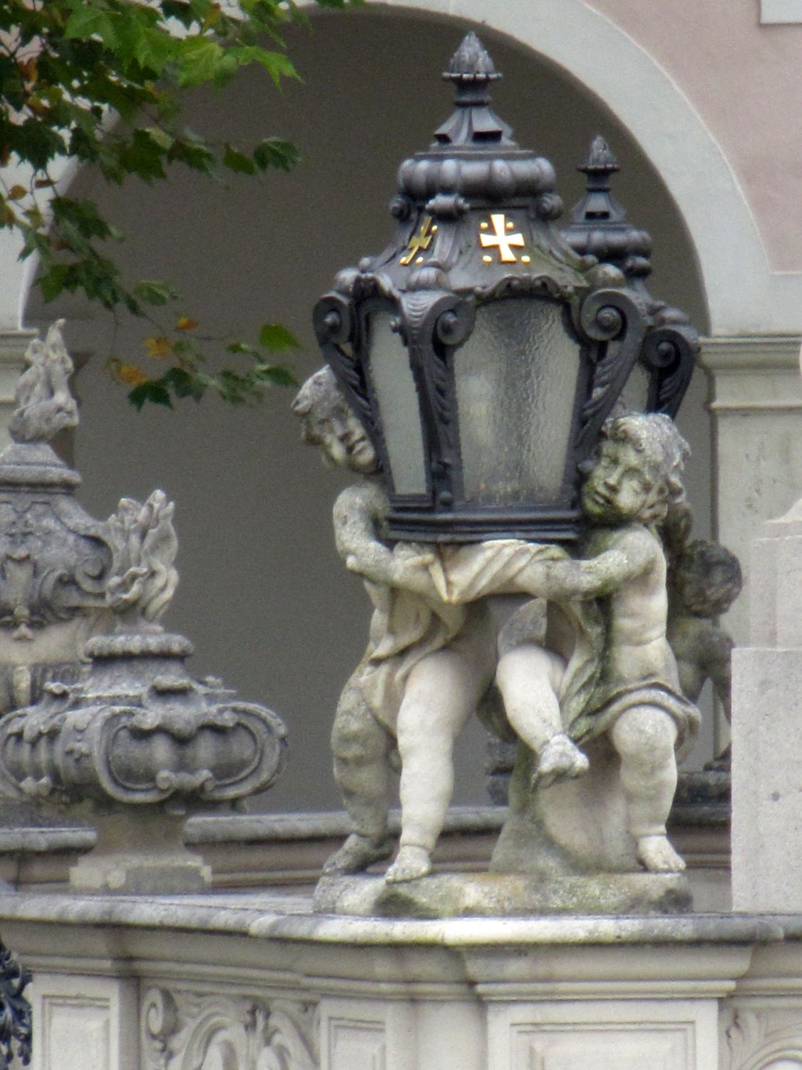 Detail Dreifaltigkeitssäule, Stift Heiligenkreuz