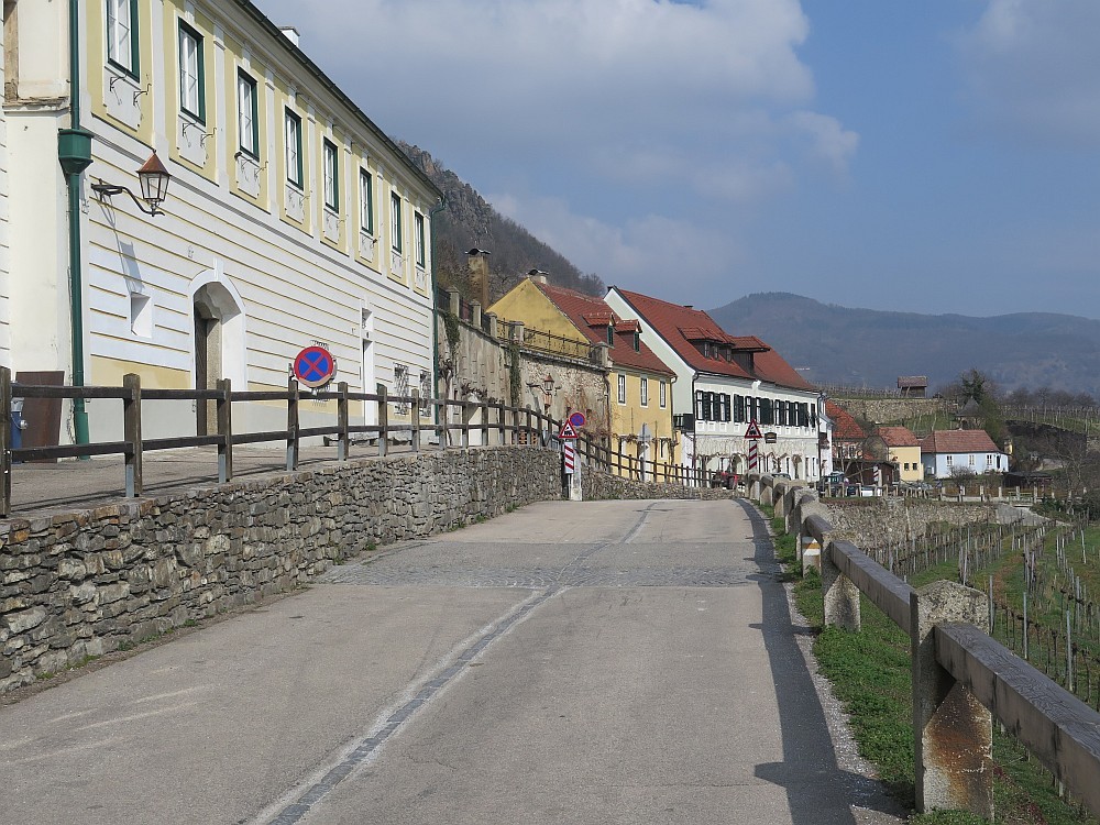 die Alte Wachaustraße in Weißenkirchen