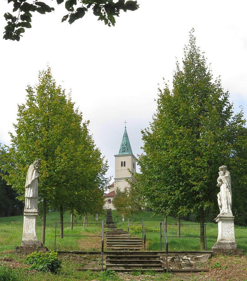 Die Kirche am magischen Steinmeißelberg