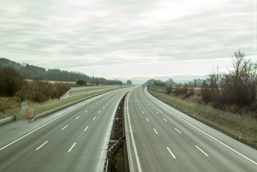 Die leere Autobahn