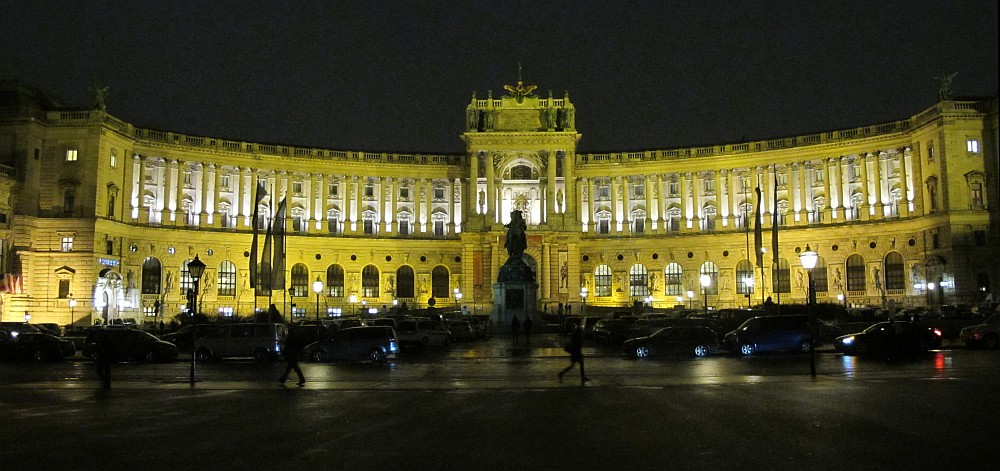 Die Neue Burg  bei Nacht