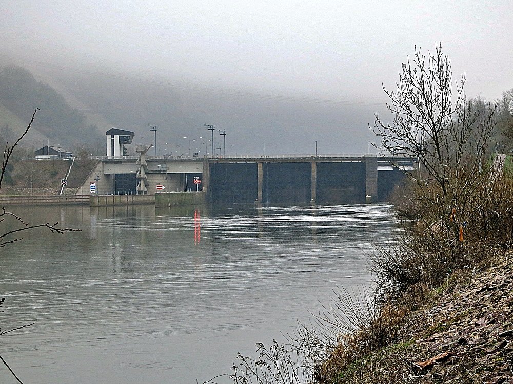 Die Serriger Staustufe an der Saar