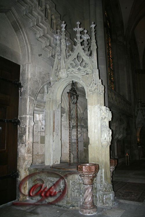 Dombrunnen im Dom von Regensburg