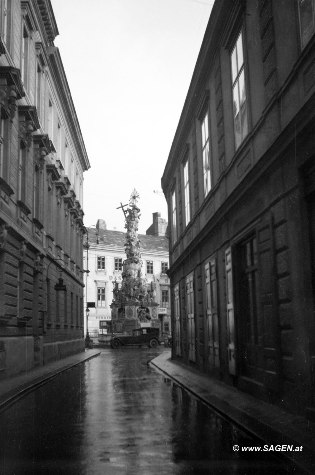 Dreifaltigkeitssäule Baden bei Wien von Rathausgasse 1930