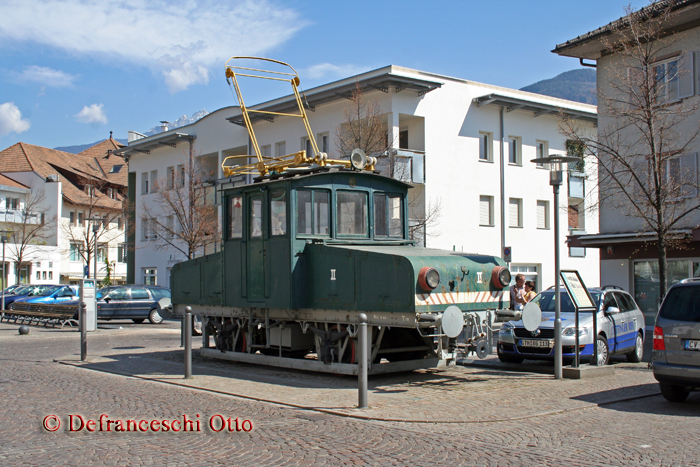 E-Lok am Tribusplatz  in Lana (Südtirol)