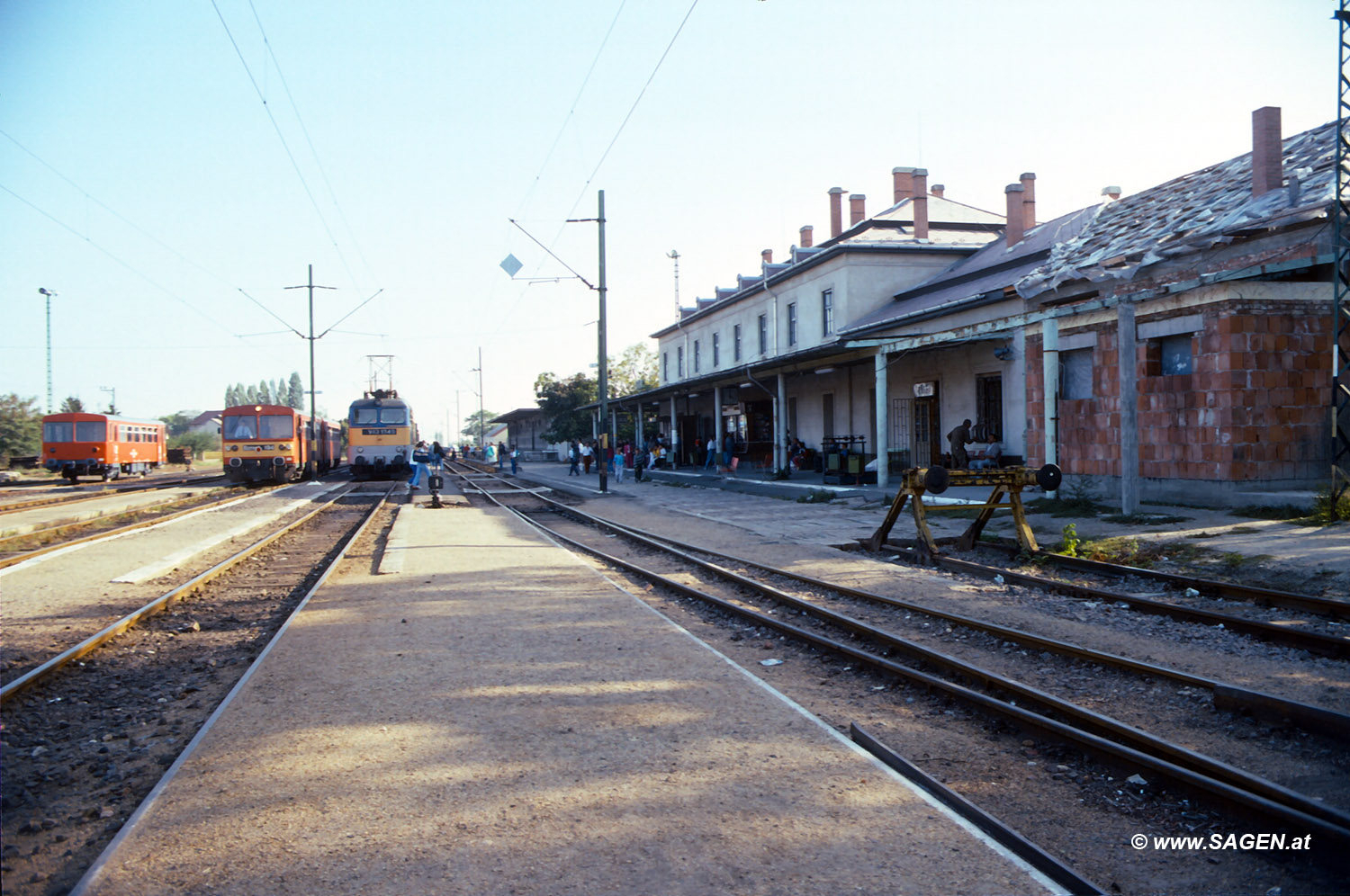 ein Bahnhof in Ungarn um 1990