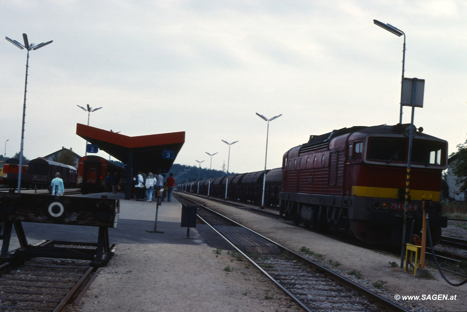 ein Bahnhof in Ungarn um 1990