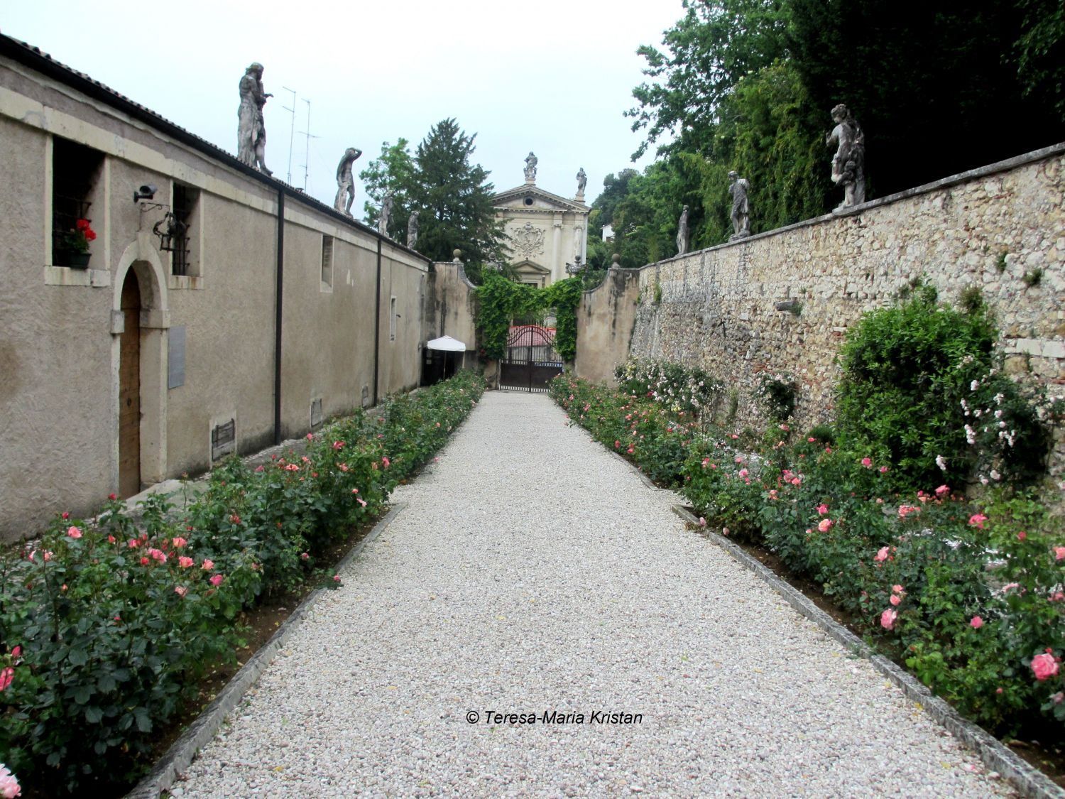 Einfahrtsweg Villa La Rotonda