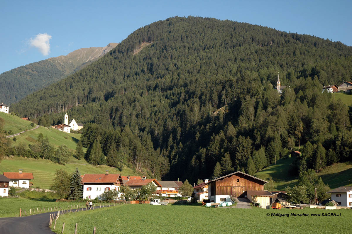 Eingang Navistal: St. Kathrein und Tienzens