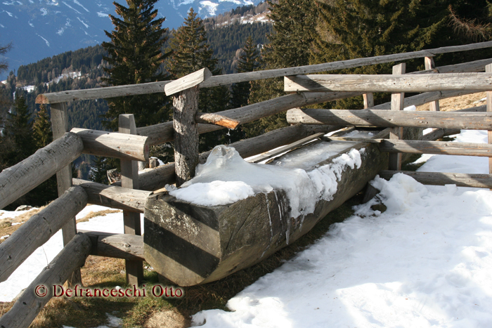 Eingefrorener Brunnen