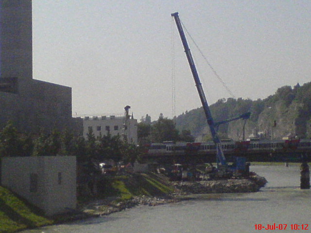 Eisenbahnbrücke in Salzburg über die Salzach