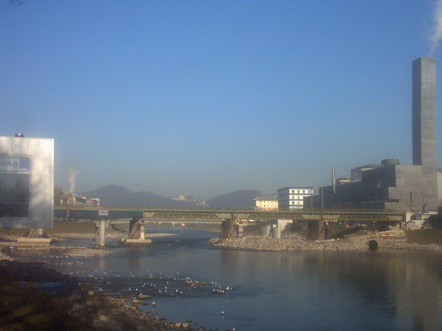 Eisenbahnbrücke in Salzburg über die Salzach