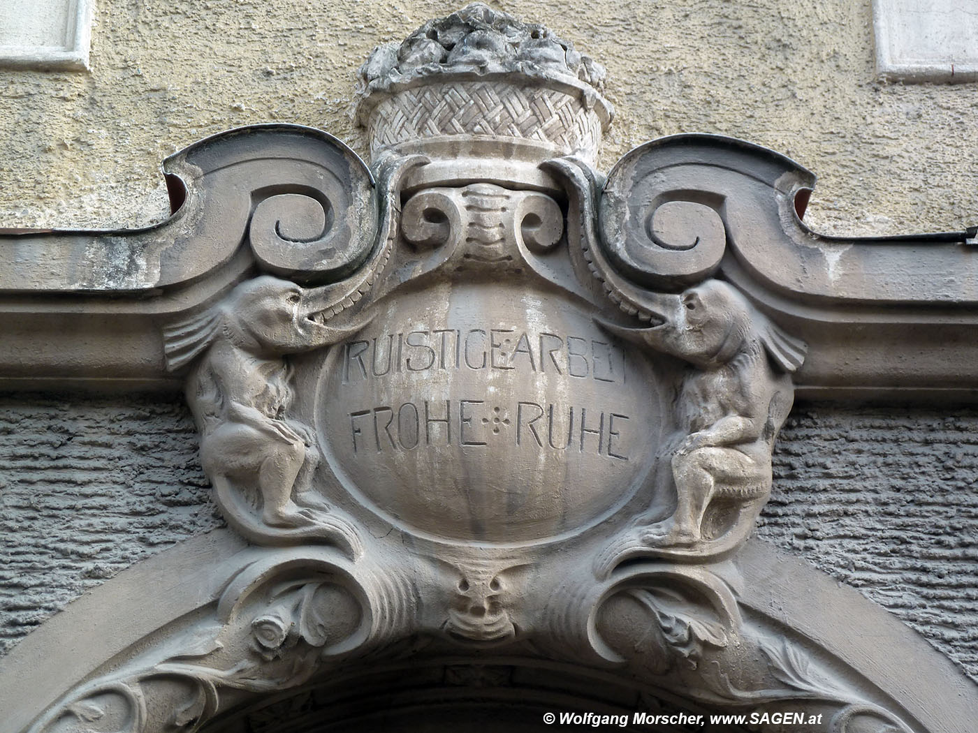 Elefanten und Maskaron Gumppstraße 12 Innsbruck