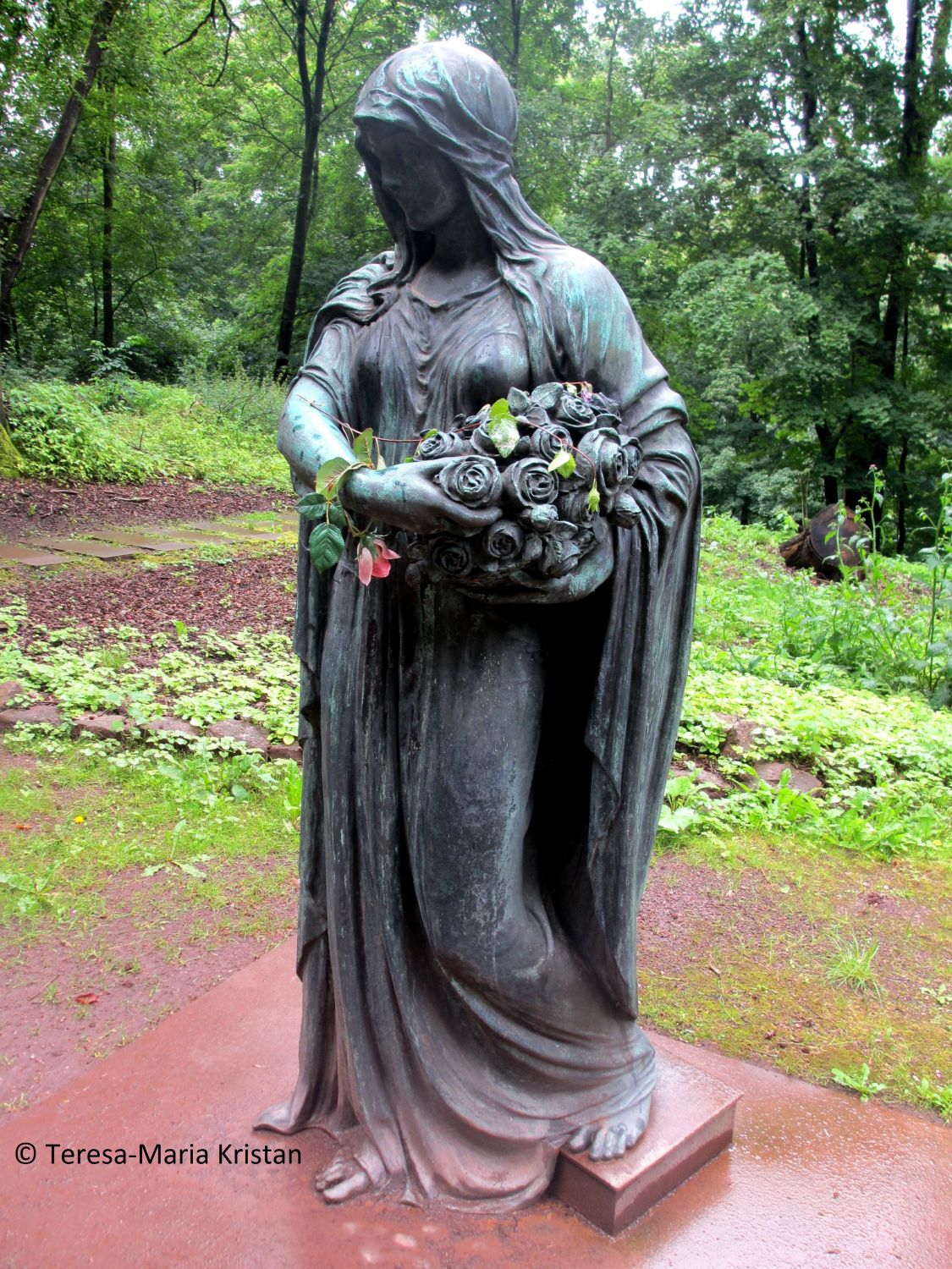 Elisabethstatue_bei_der_Wartburg