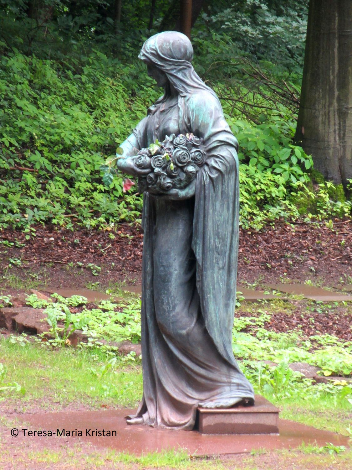 Elisabethstatue_bei_der_Wartburg_