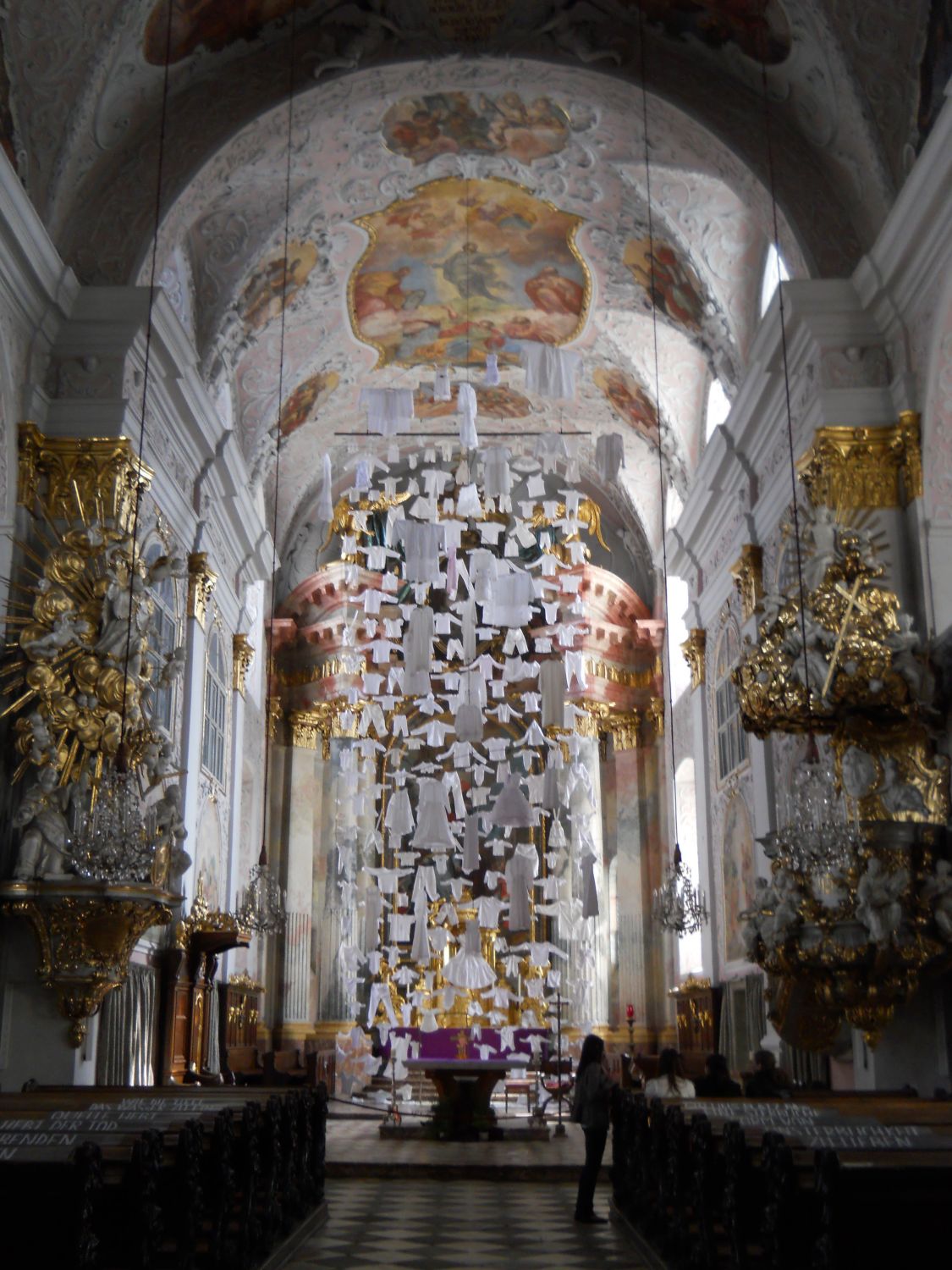 Fasteninstallation im Dom zu Klagenfurt