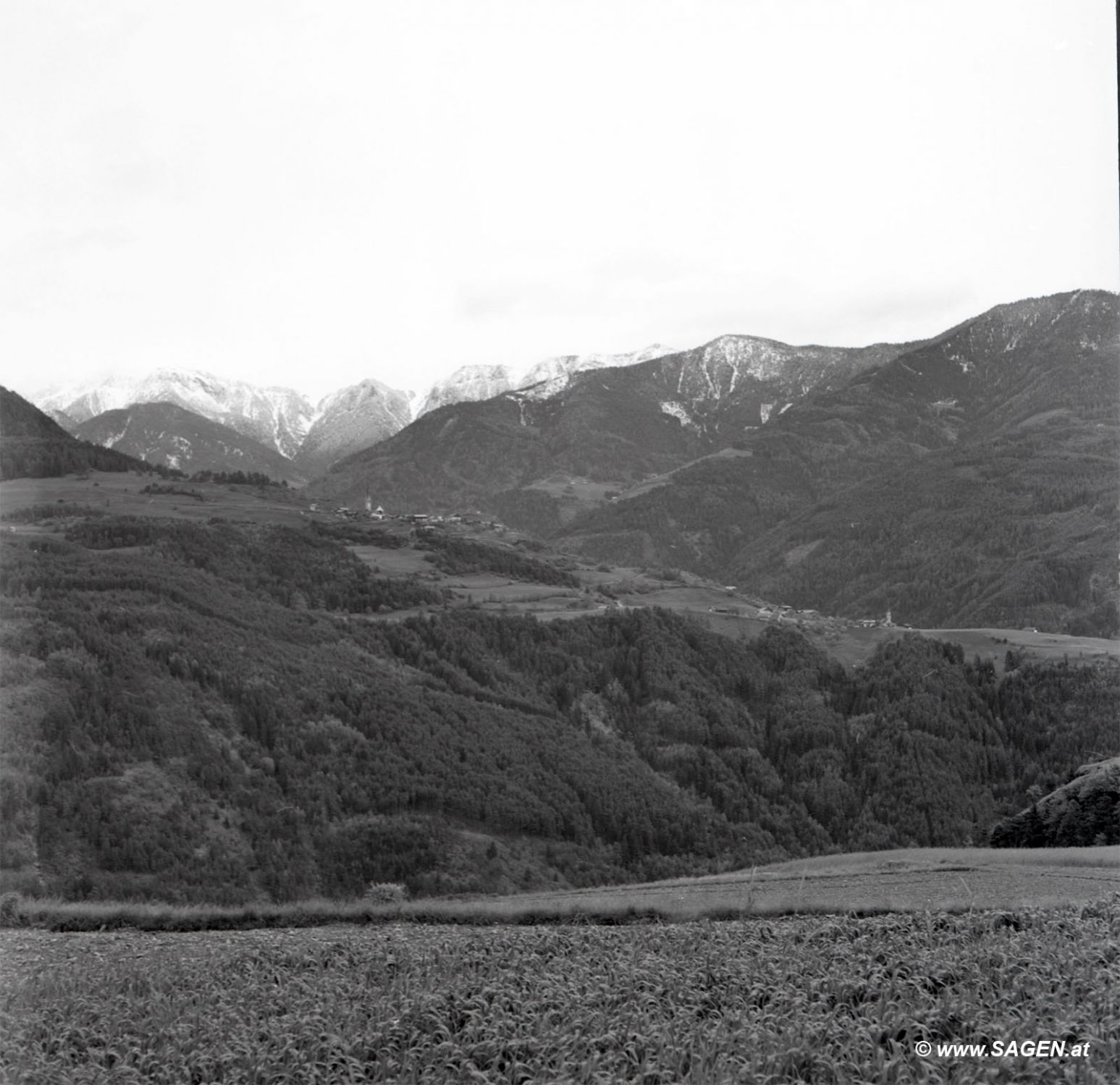 Feldthurns Blick nach Teis und St. Bartholomä