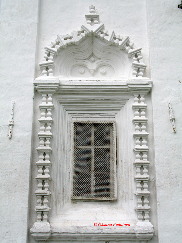 Fenster der Mariä-Geburt-Kirche (17.Jh.)