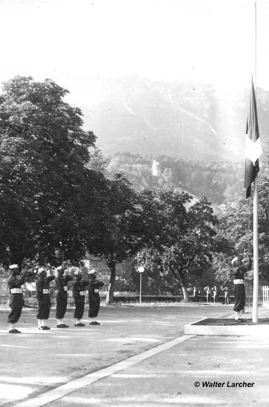 Flaggenparade Alliierte Innsbruck 1945