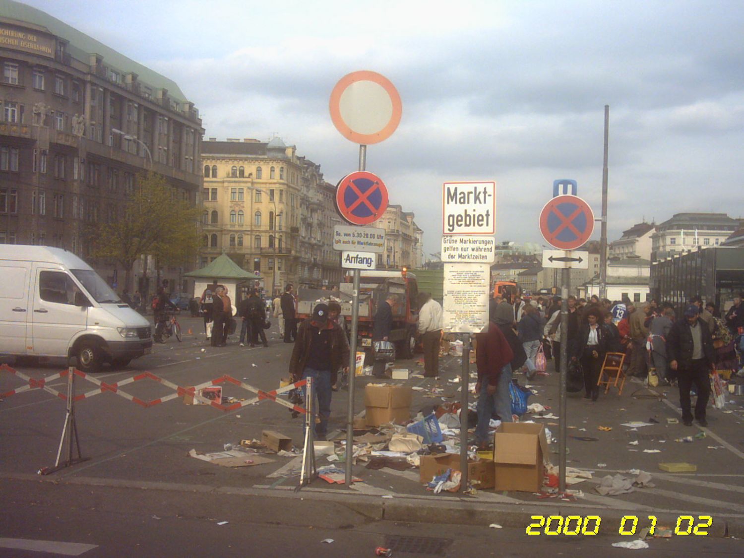 Flohmarkt Naschmarkt in Wien am Samstag