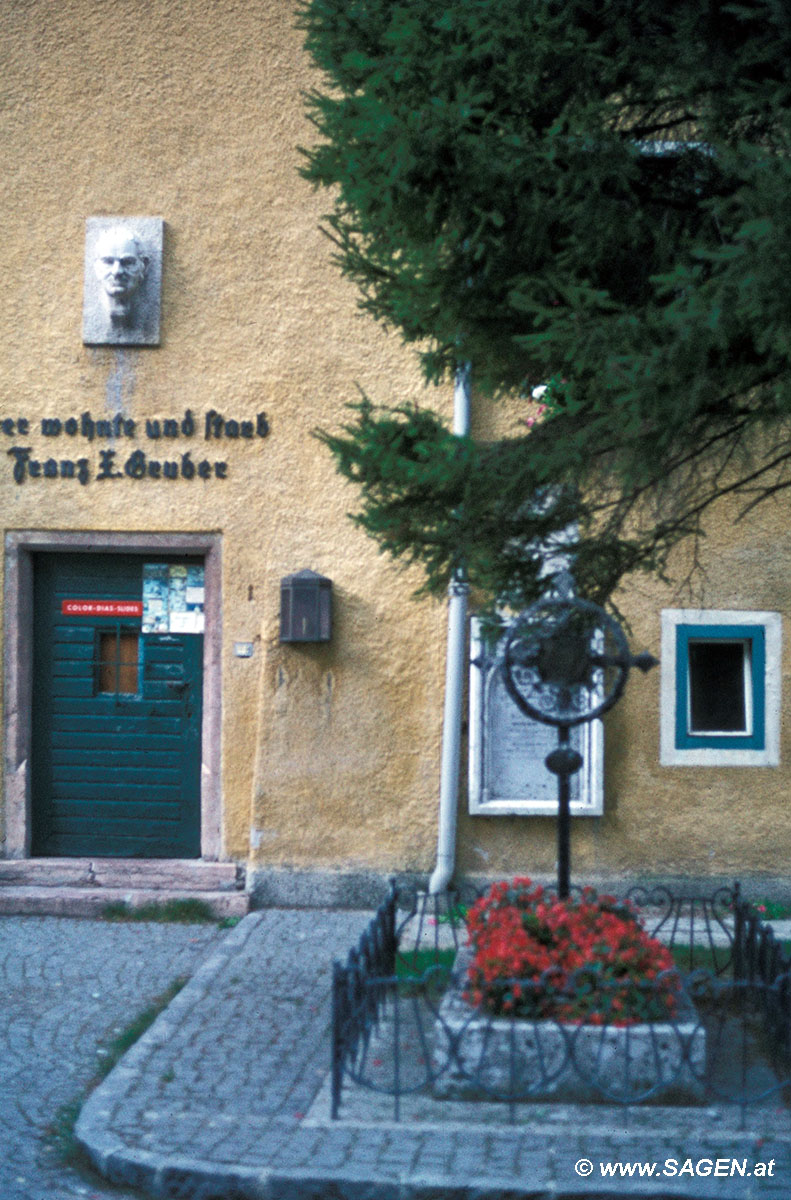 Franz Xaver Gruber Grab in Hallein vor seinem Wohnhaus