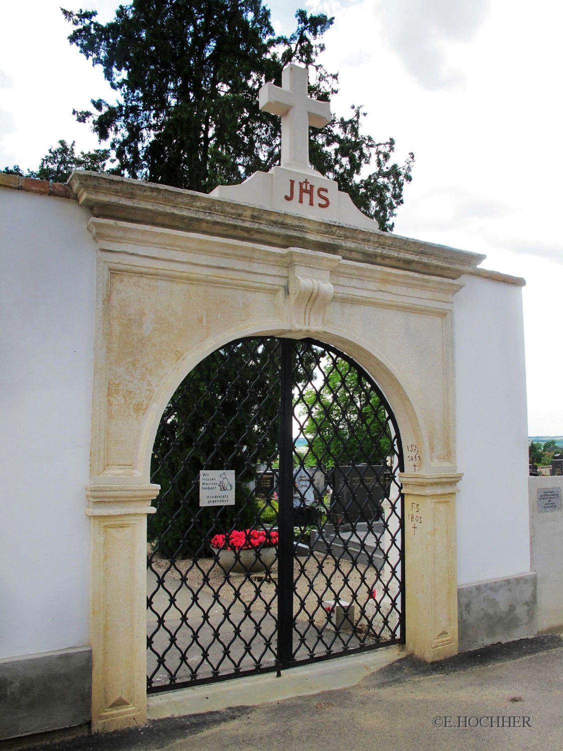 Friedhofsportal Maissau im Weinviertel