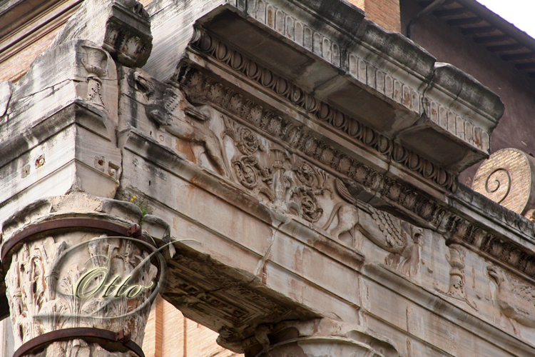 Fries am Tempel des Antoninus Pius und der Faustina in Rom