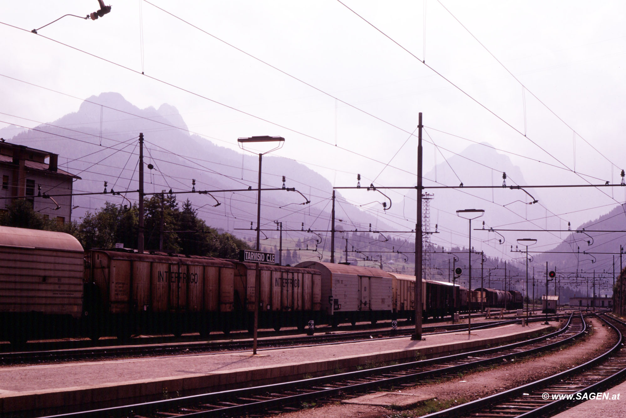 Güterzug am Bahnhof Tarvis (Tarvisio)