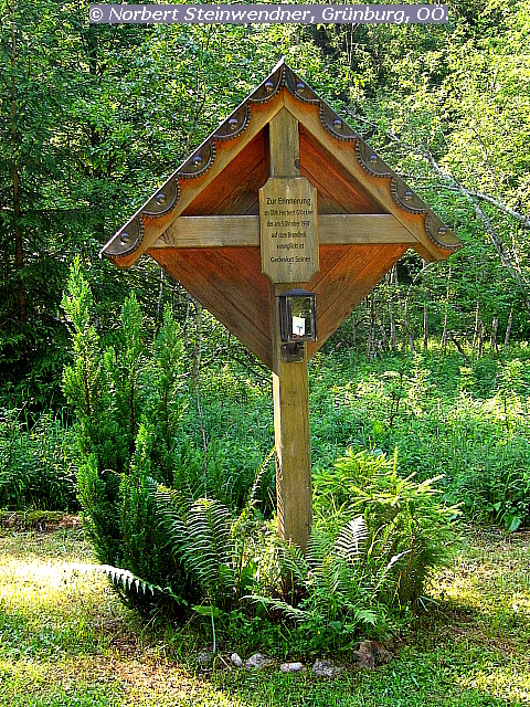 Gedenkkreuz im Bodinggraben