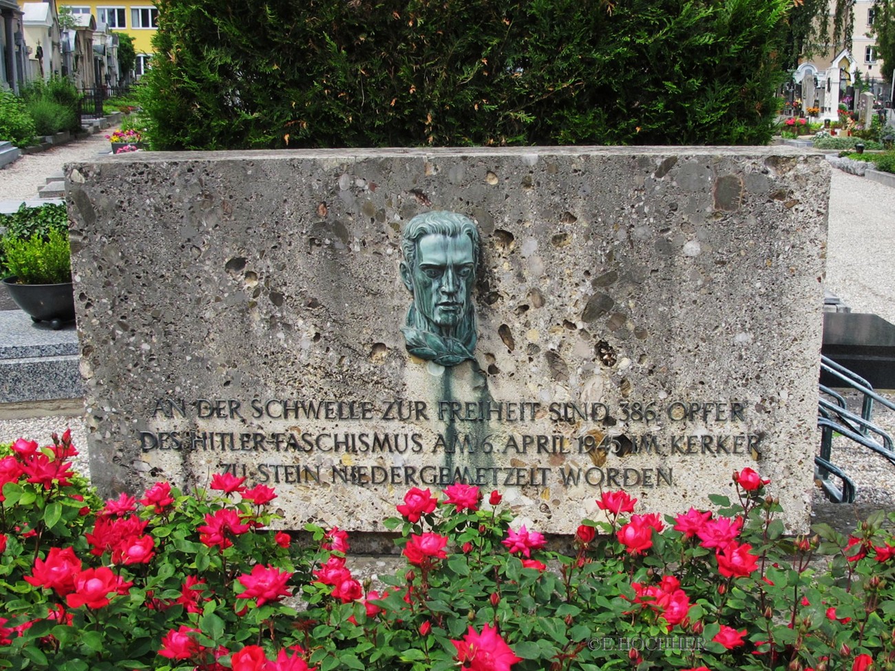 Gedenkstein "Kremser Hasenjagd" Friedhof Stein