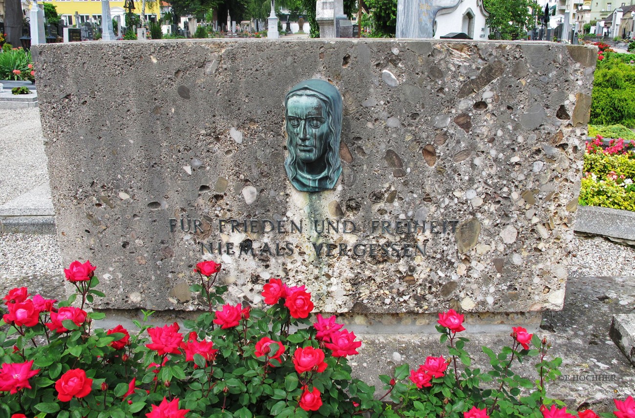 Gedenkstein "Kremser Hasenjagd" Friedhof Stein