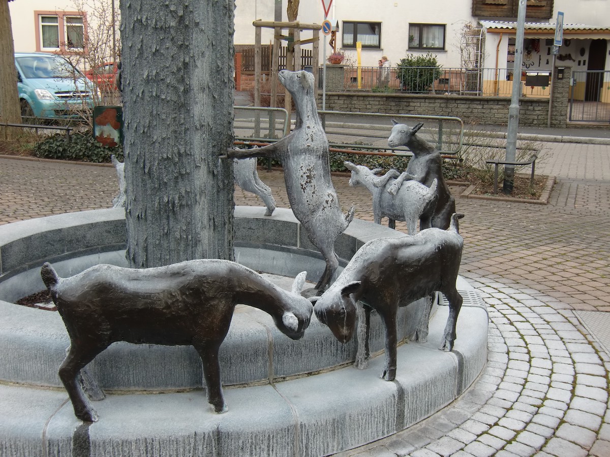 Geißenbrunnen, Detail