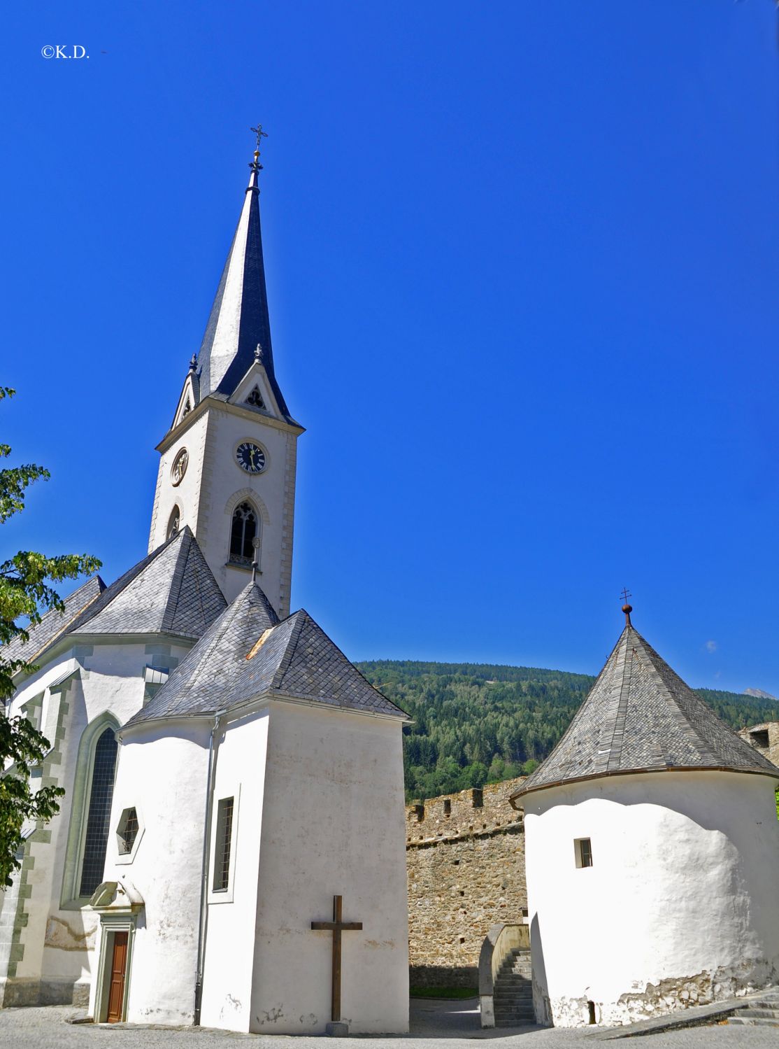 Gmünd in Kärnten - Stadtpfarrkirche mit Karner