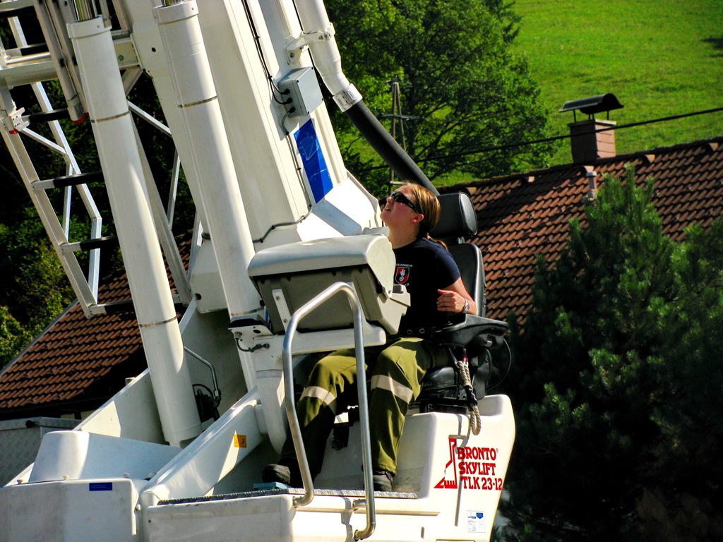 Gott zur Ehr, dem nächsten zur Wehr