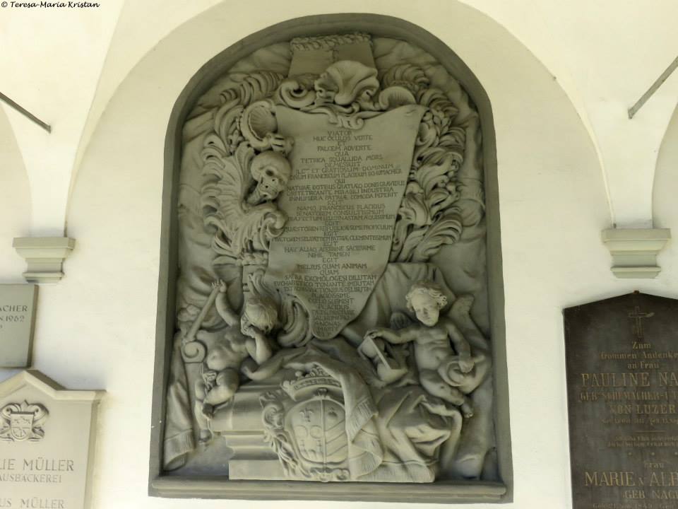 Grabmal bei der Hofkirche in Luzern