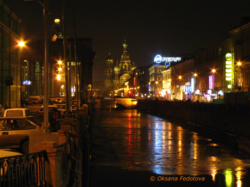 Gribojedow-Kanal bei Nacht