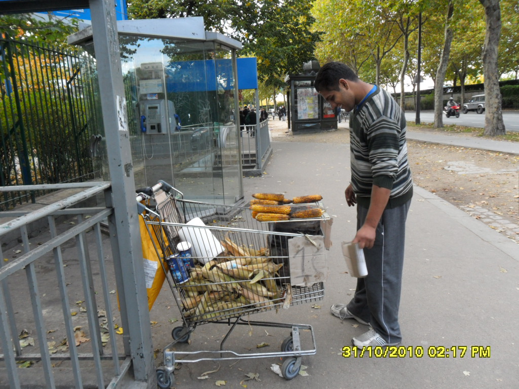 Griller im Einkaufswagen