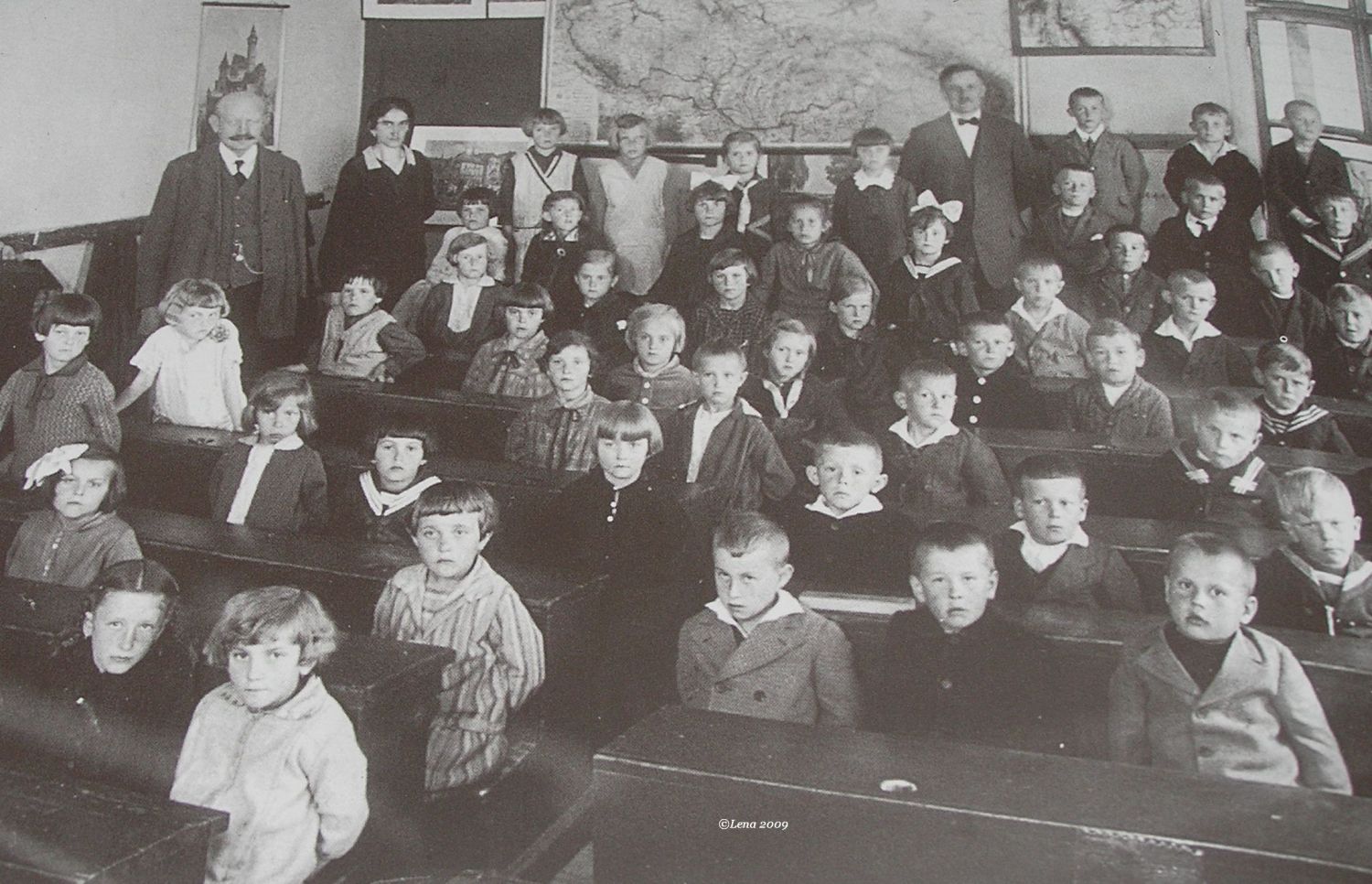 Grundschule in Zelecna 1929  (früher Eisendorf)