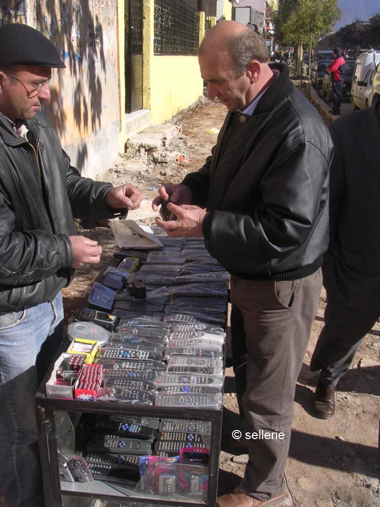 Händler mit Fernsteuerungen in Tirana